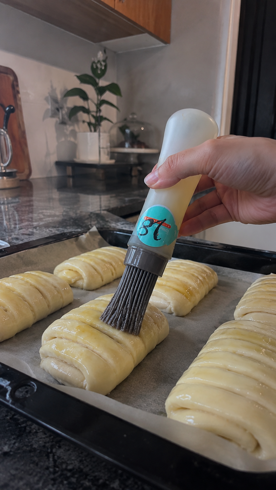 2-in-1 Oil Dispenser & Silicone Basting Brush